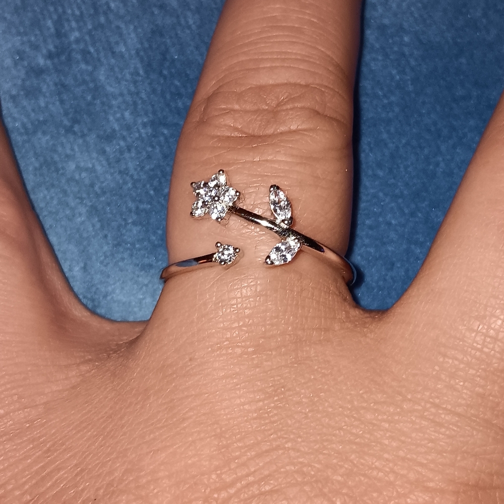 9.25 sterling silver size 8 flower adjustable ring